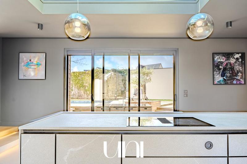 Maison - 300 m² - 6 pièces