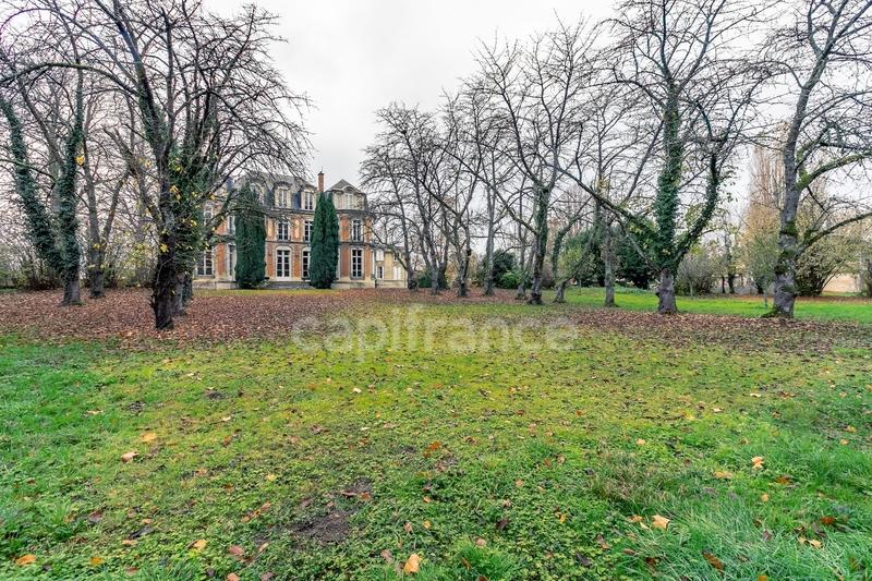 Château - 736 m² - 30 pièces