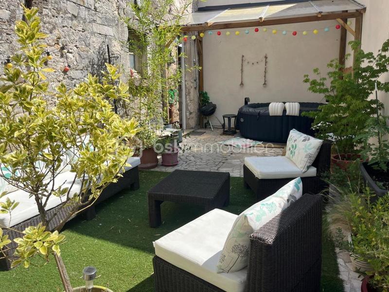 Maison - 245 m² - 8 pièces