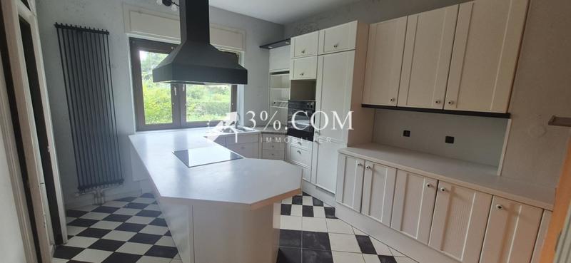 Maison - 204 m² - 12 pièces