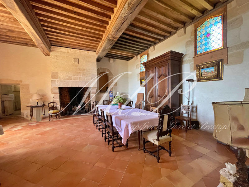 Maison - 338 m² - 10 pièces