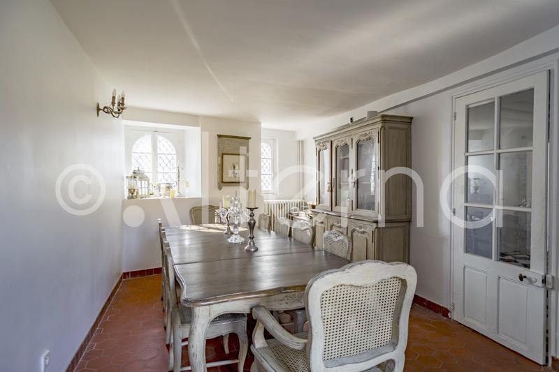 Maison - 350 m² - 12 pièces