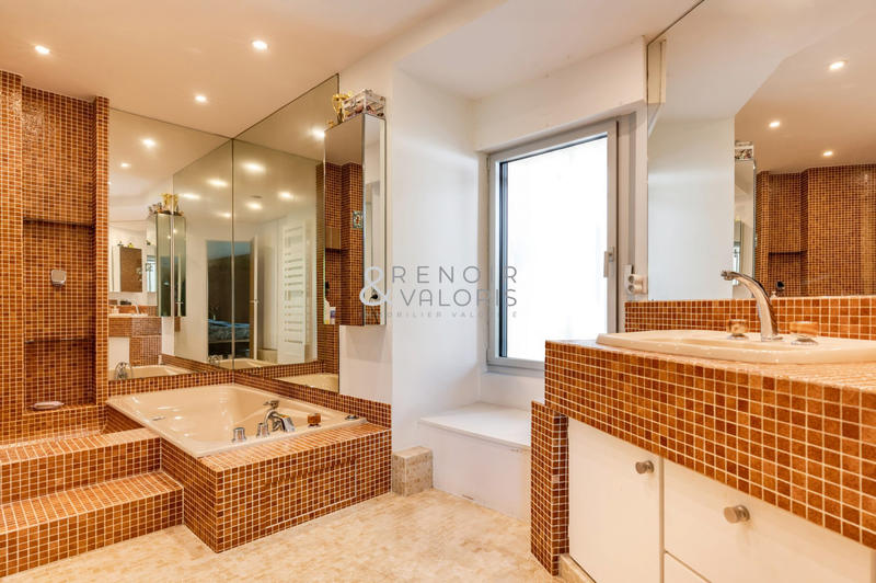 Villa - 316 m² - 6 pièces