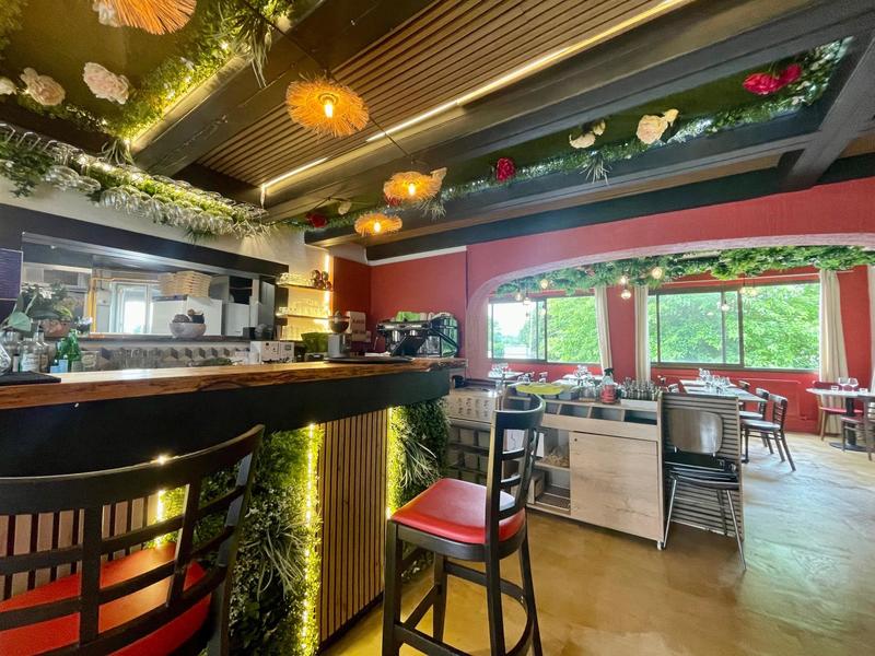 Local commercial - 104 m² - 4 pièces