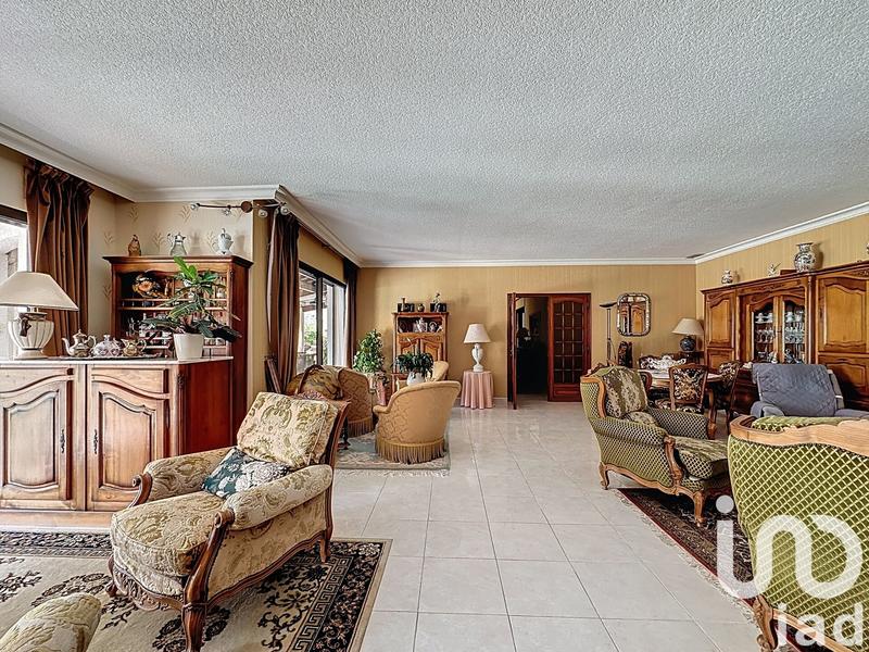 Maison - 227 m² - 8 pièces