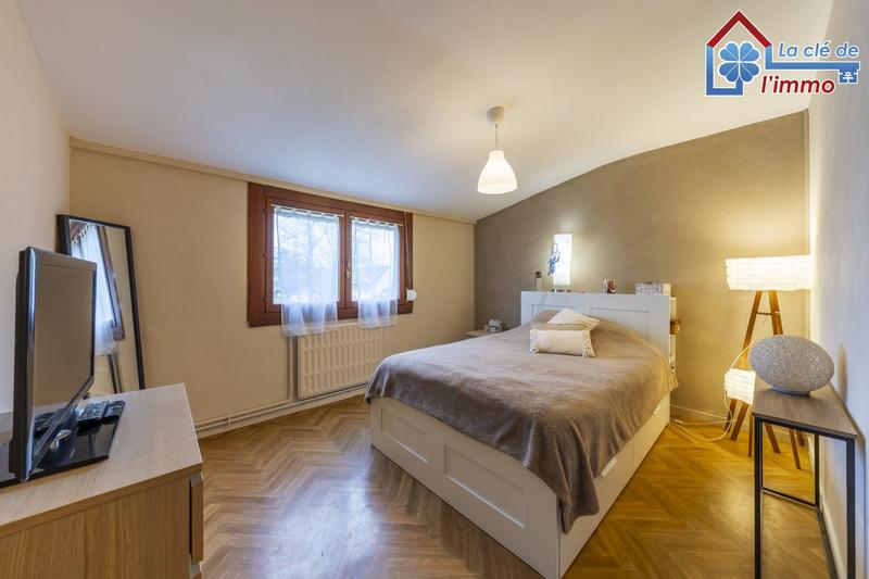 Maison traditionnelle - 100 m² - 5 pièces