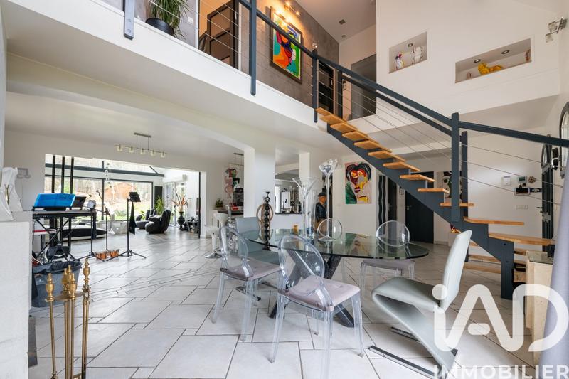 Maison - 210 m² - 9 pièces