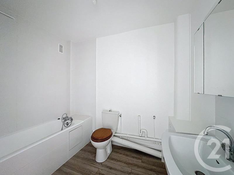 Studio - 30 m² - 1 pièce