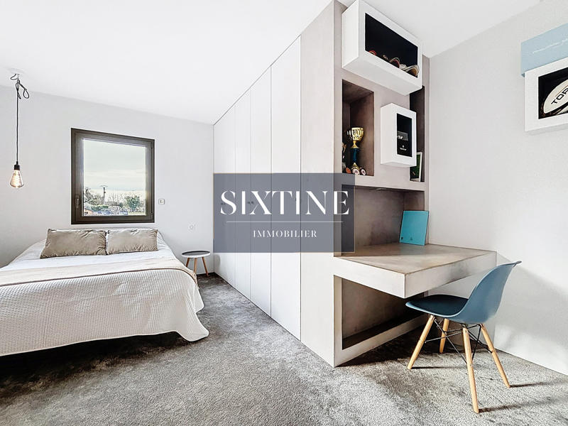 Maison - 261 m² - 7 pièces