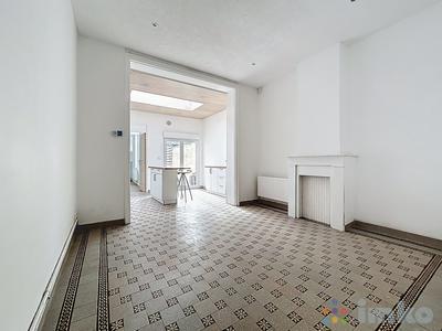 Maison - 94 m² - 5 pièces