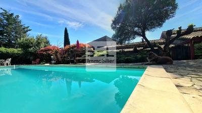 Propriété - 750 m² - 25 pièces