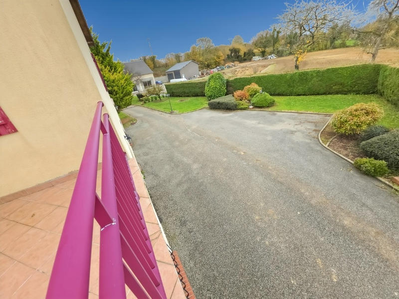 Maison - 204 m² - 9 pièces