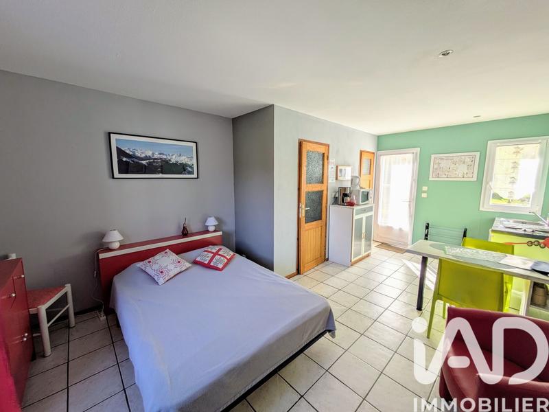 Maison - 300 m² - 15 pièces