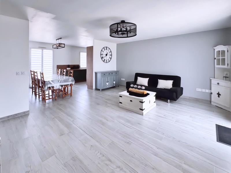 Maison - 99 m² - 6 pièces