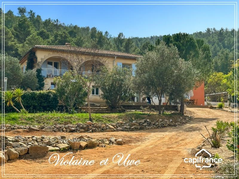 Maison - 275 m² - 14 pièces