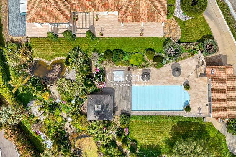 Maison - 630 m² - 13 pièces