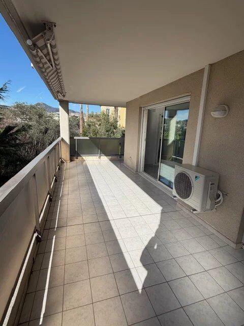 Appartement - 94 m² - 4 pièces