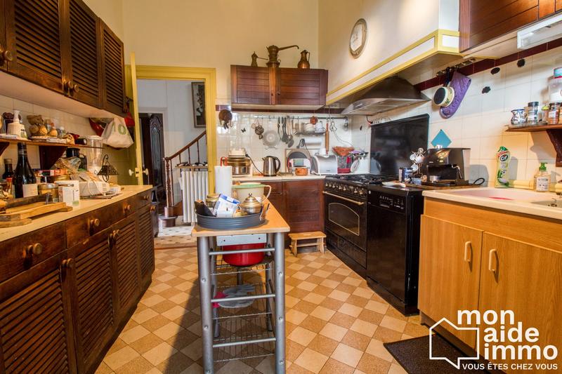 Maison - 230 m² - 10 pièces