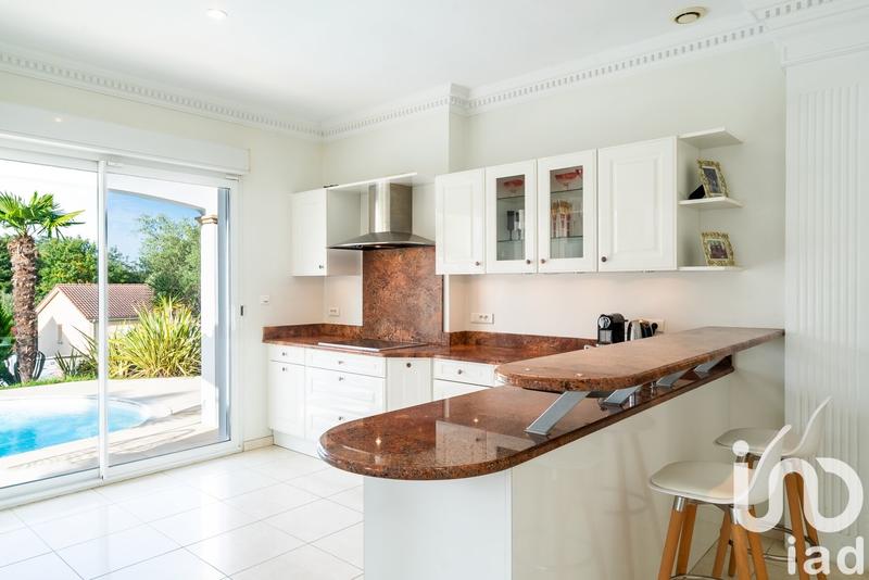 Maison - 252 m² - 8 pièces