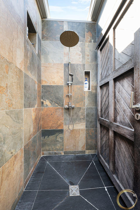 Maison - 230 m² - 8 pièces