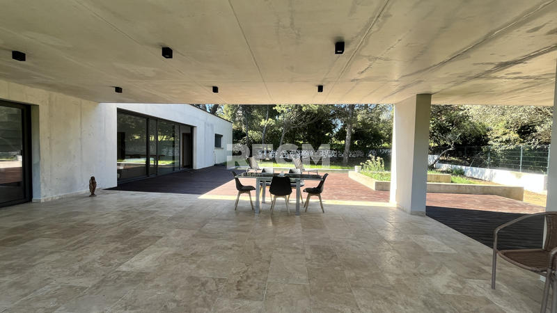 Maison - 246 m² - 5 pièces