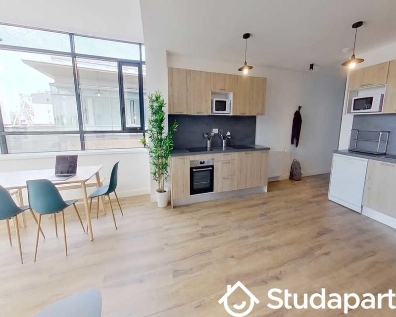 Chambre - 180 m² - 1 pièce