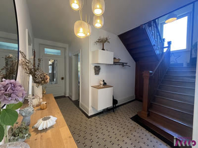 Maison - 210 m² - 7 pièces