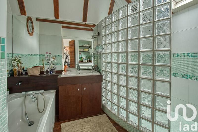 Maison - 218 m² - 9 pièces