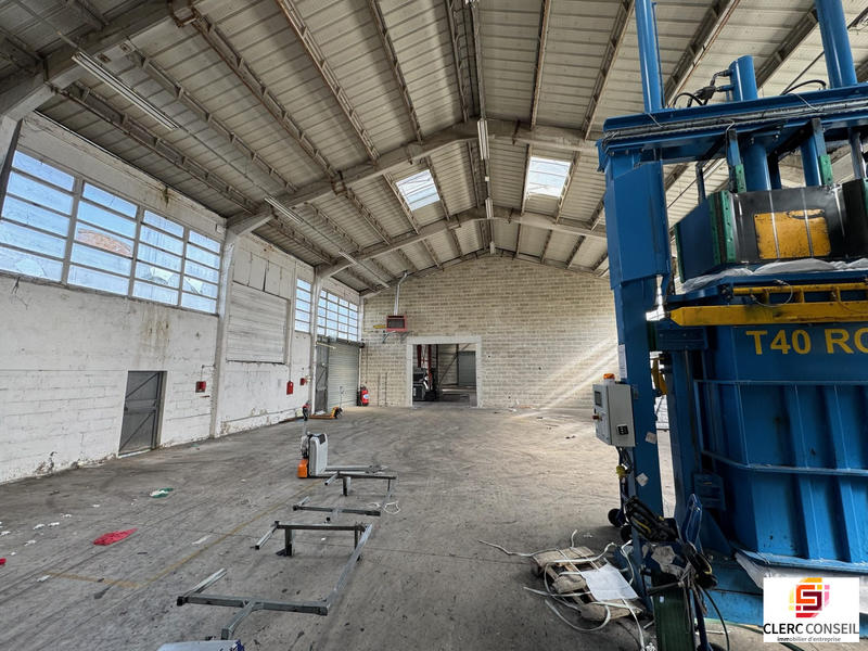 Local d'activités - 1 700 m²