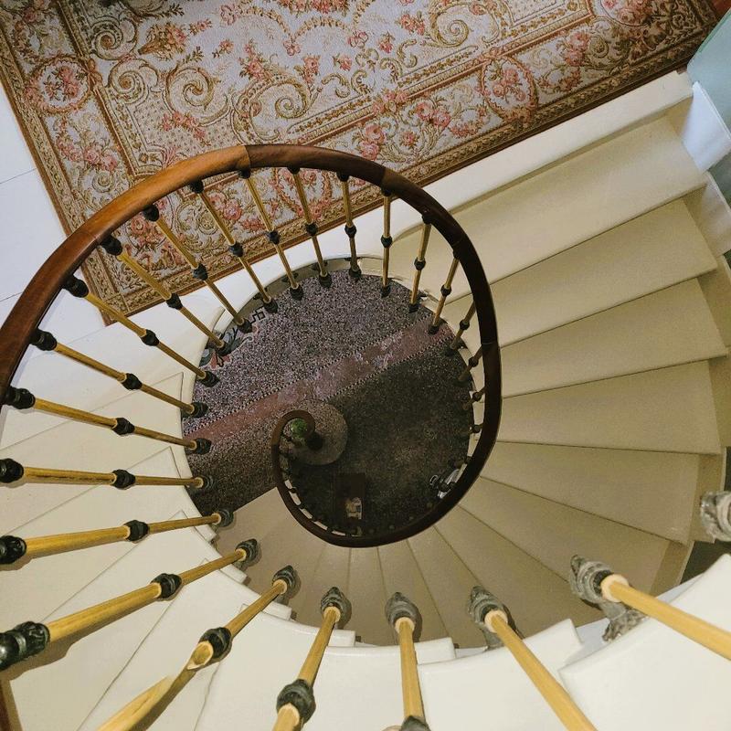 Maison - 480 m² - 12 pièces