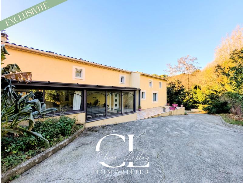 Maison - 219 m² - 6 pièces