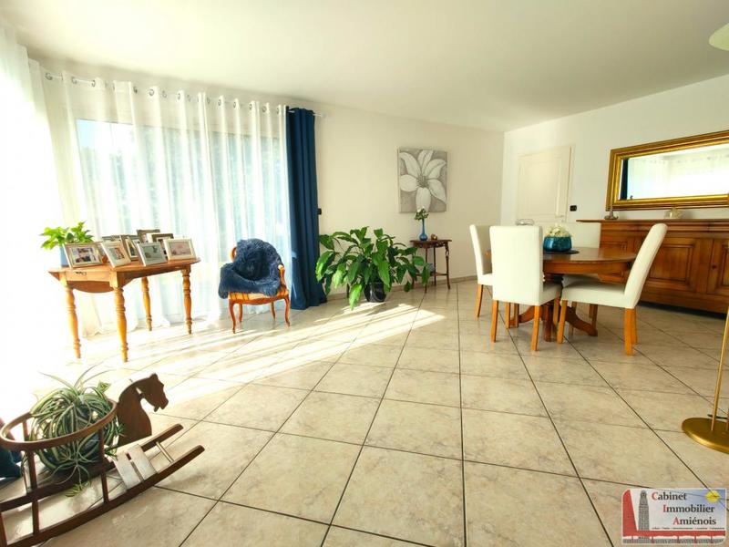 Pavillon - 330 m² - 6 pièces