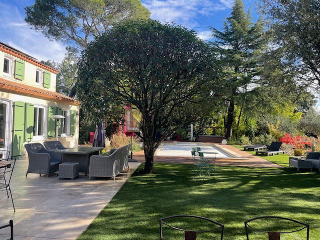 Maison - 217 m² - 6 pièces