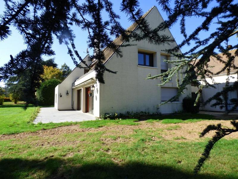 Maison - 330 m² - 8 pièces