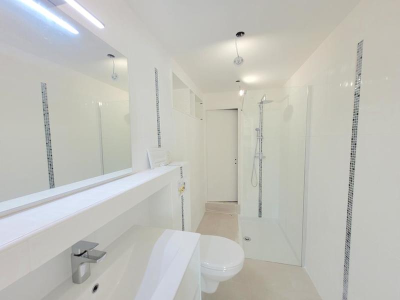 Maison - 256 m² - 8 pièces