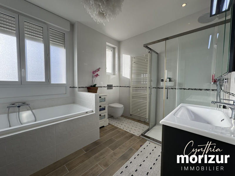 Maison - 194 m² - 8 pièces