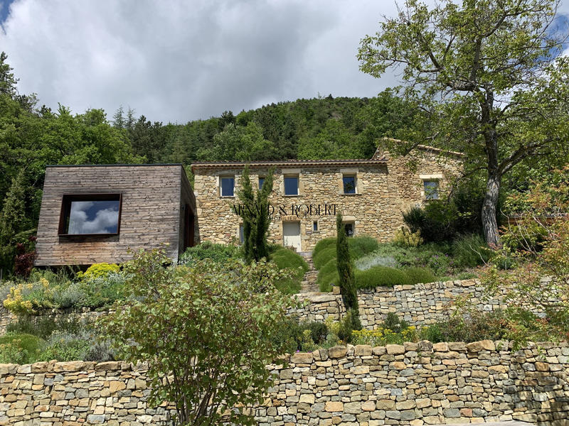 Maison - 600 m² - 25 pièces