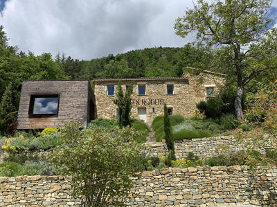 Maison - 600 m² - 25 pièces