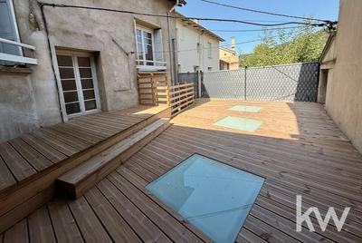 Appartement - 85 m² - 6 pièces