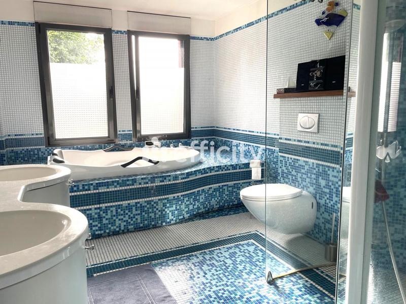 Maison traditionnelle - 190 m² - 5 pièces