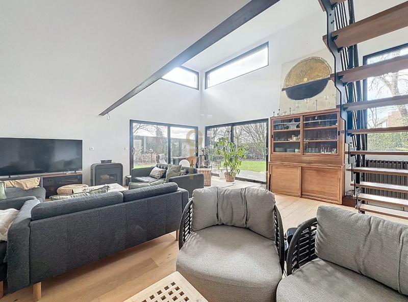 Maison - 208 m² - 8 pièces