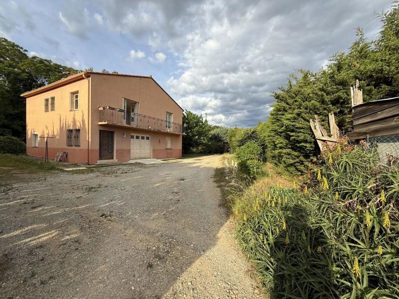 Propriété - 223 m² - 6 pièces