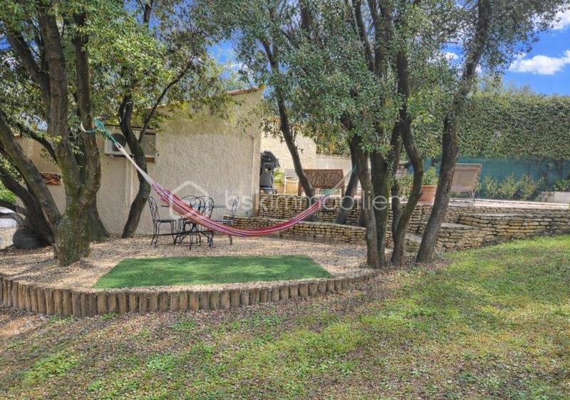 Propriété - 182 m² - 6 pièces