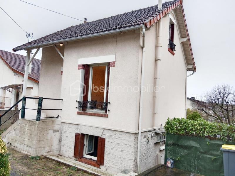Maison traditionnelle - 92 m² - 4 pièces