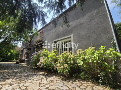 Maison - 231 m² - 6 pièces