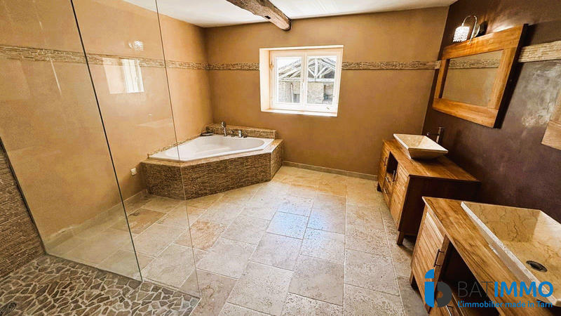 Maison - 308 m² - 8 pièces