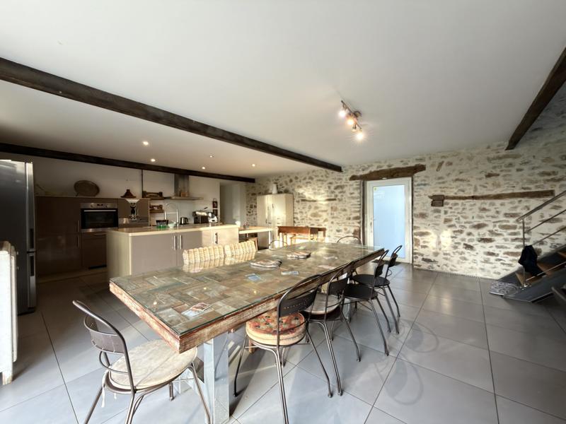 Maison - 261 m² - 8 pièces