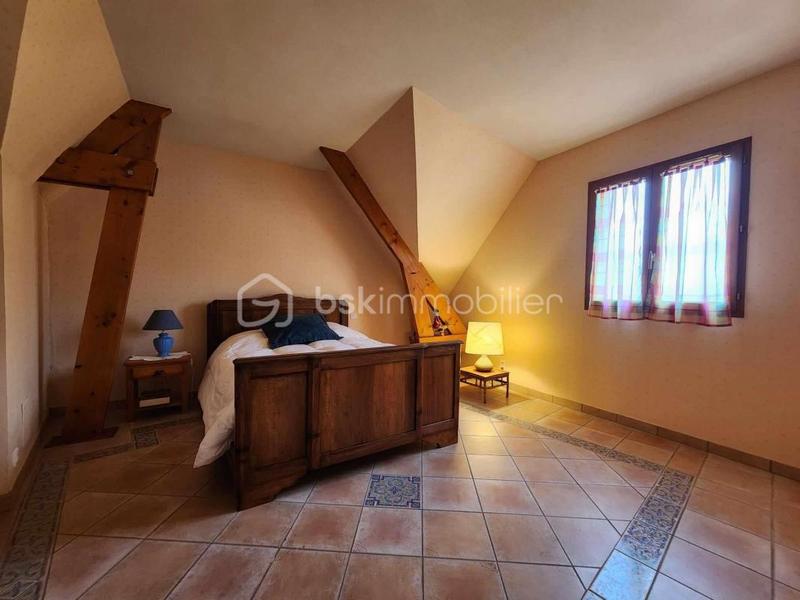 Maison traditionnelle - 230 m² - 7 pièces