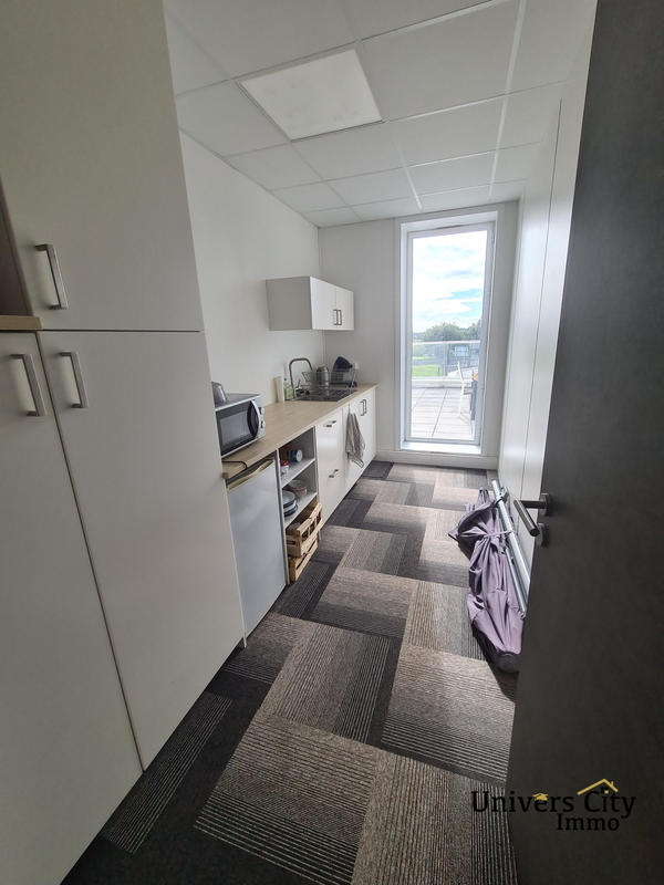 Bureau - 129 m² - 1 pièce