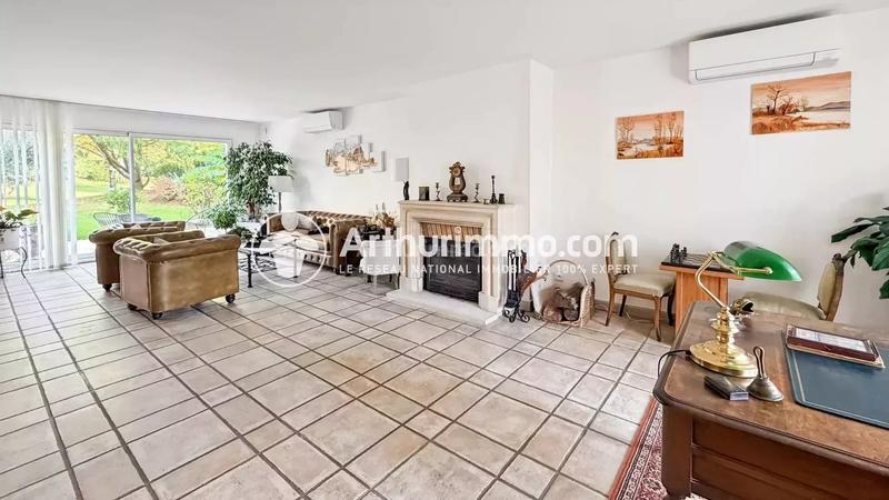 Maison - 210 m² - 7 pièces